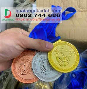 Hình ảnh của sản phẩm HUY CHƯƠNG CAO CẤP 09 thuộc danh mục Huy Chương, Cờ